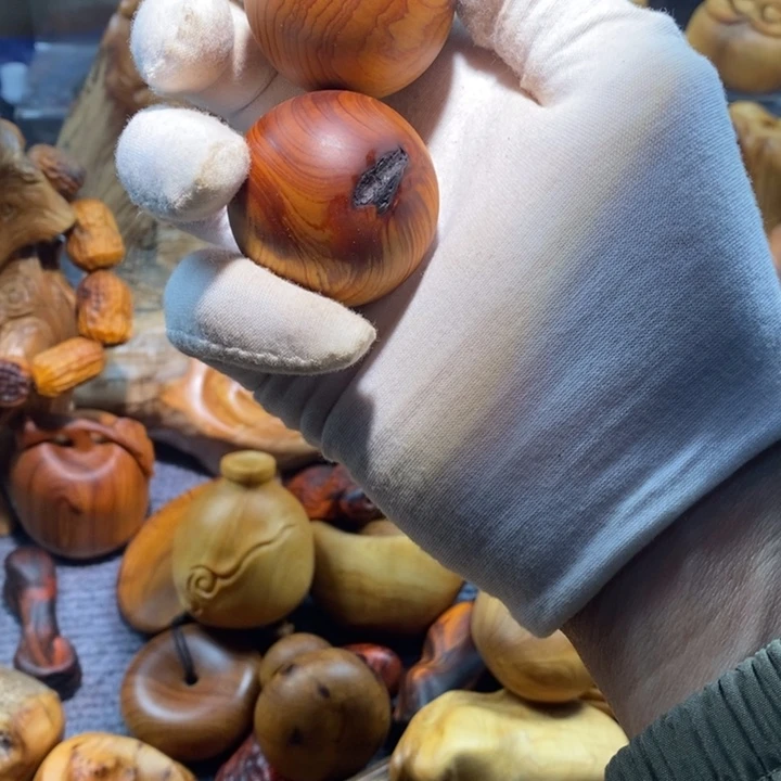 柏木（崖柏）山*陈化老料把件手串