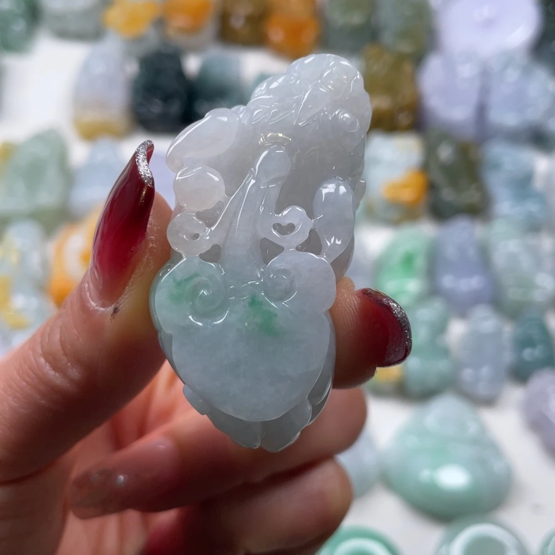 翡翠吊坠(赠链)未镶嵌