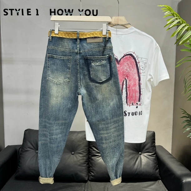 2025男新款高品质钢印字母高弹百搭时尚牛仔裤(赠送腰带)