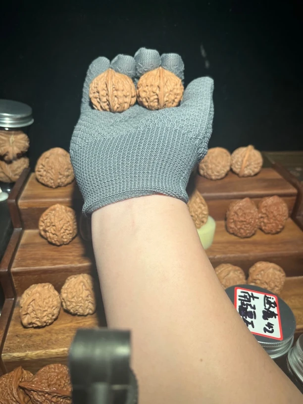 山地磨盘狮子头正磨手把件