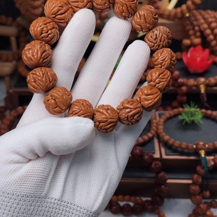 吊坠桃核19豹子头手串