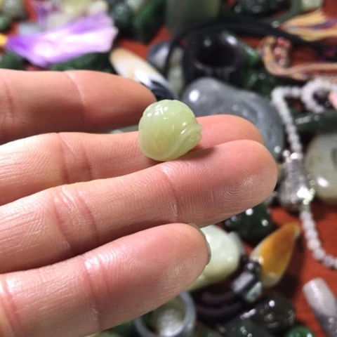 颈饰未镶嵌和田玉贤**余