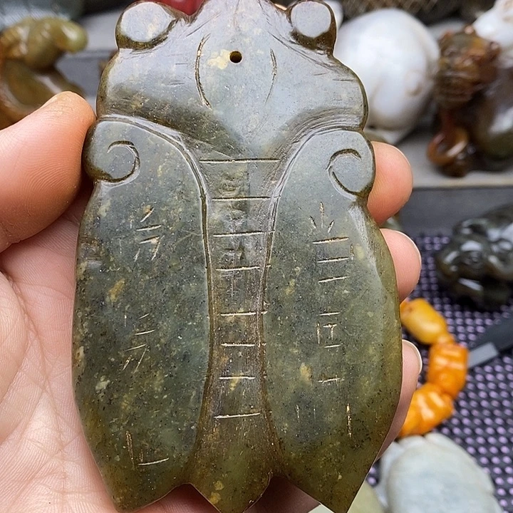 未镶嵌蛇纹石玉颈饰