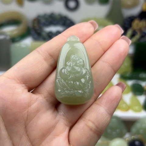 和田玉未镶嵌颈饰泡*?
