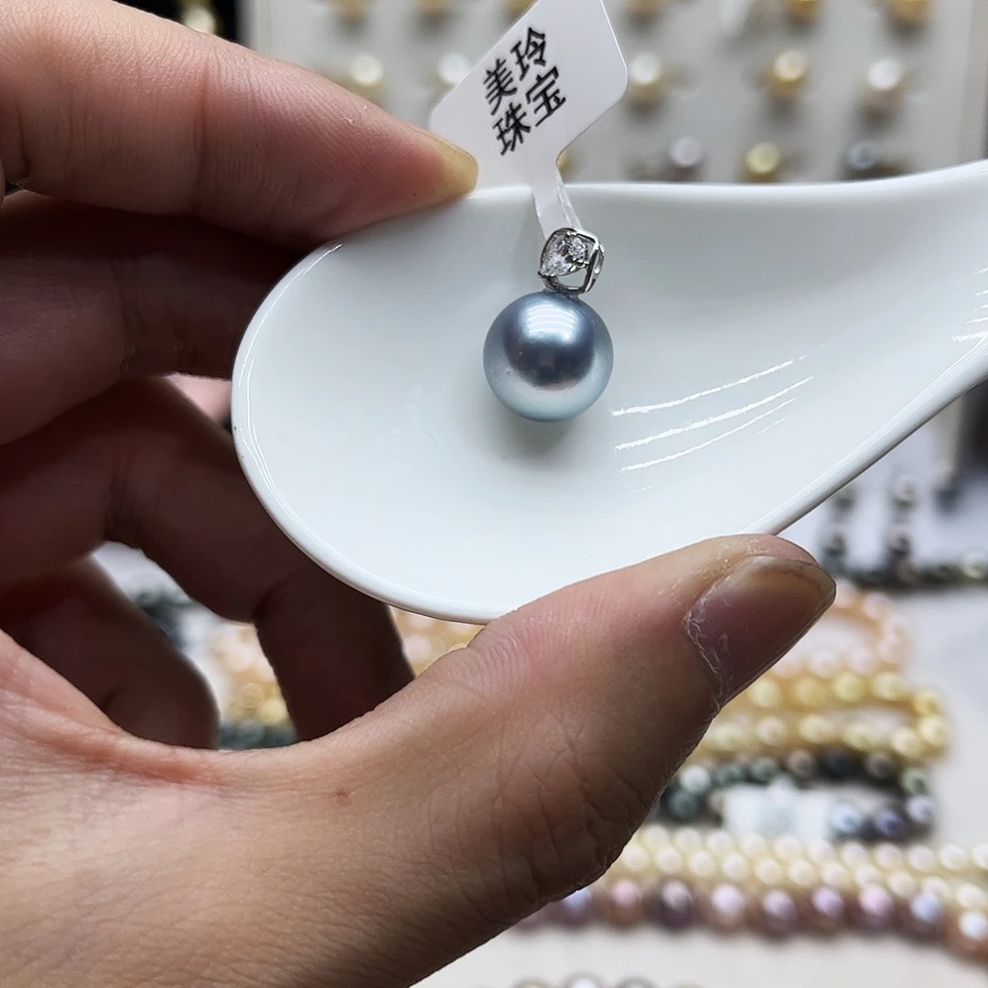 18K金镶嵌颈饰海水珍珠