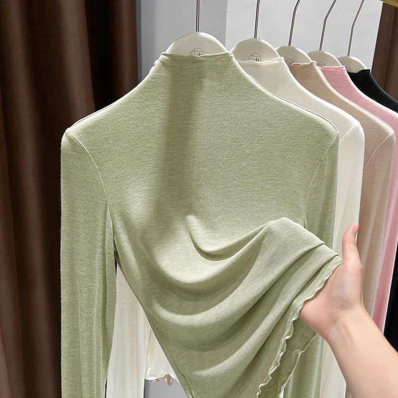 豆绿色时髦洋气半高领打底衫秋冬季时尚新款木耳边设计感品质女装