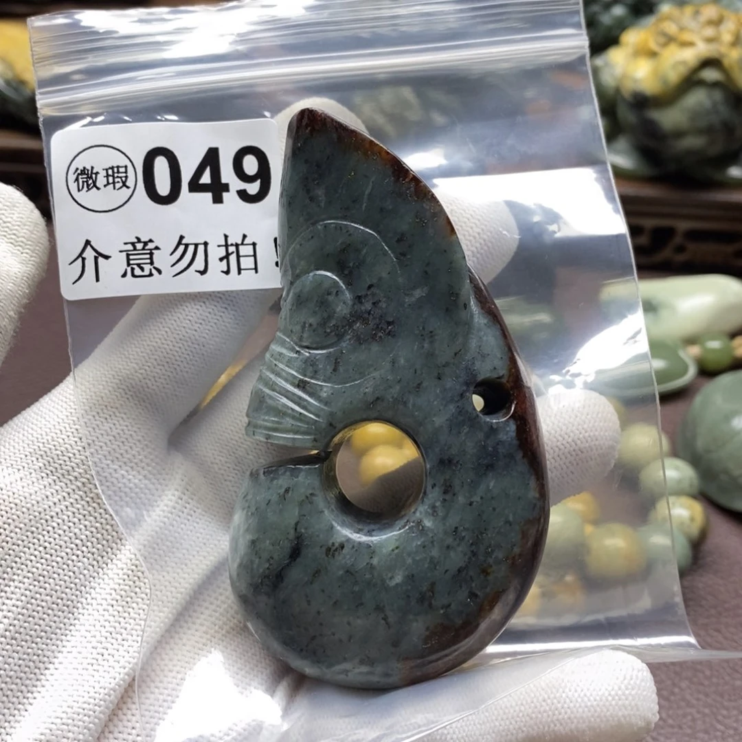 未镶嵌岫岩河磨玉（透闪石质玉）把件