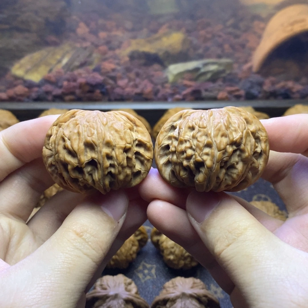 文玩核桃吊坠涞水山地磨盘对歪蝴蝶