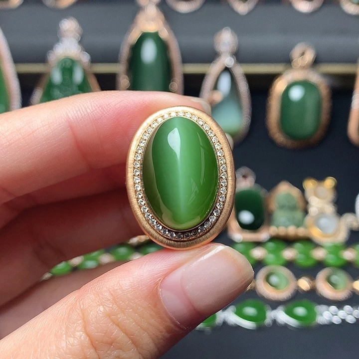 和田玉18K金镶嵌戒指