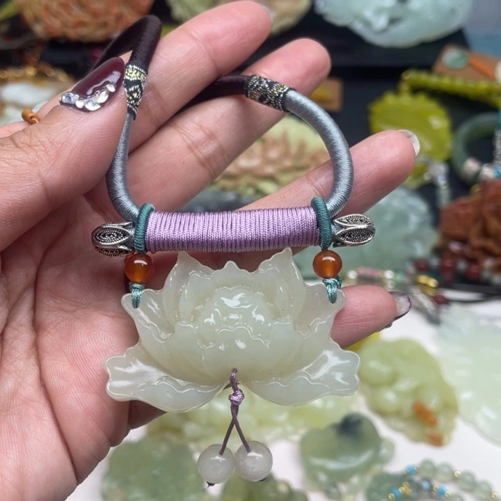 蛇纹石玉未镶嵌颈饰