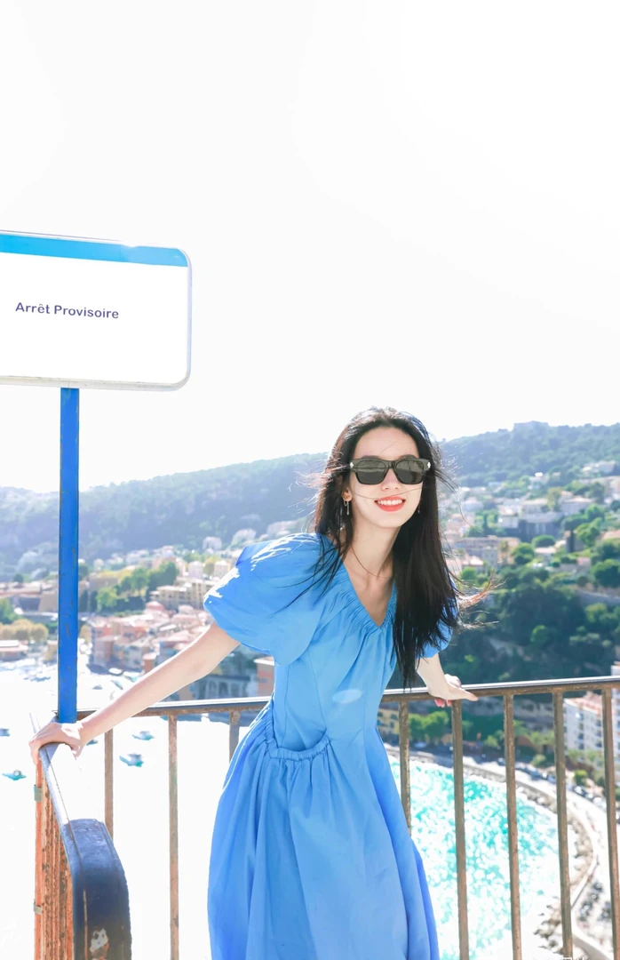 AORAN 周也同款法式蓝色V领泡泡袖夏新小众设计感收腰连衣长裙