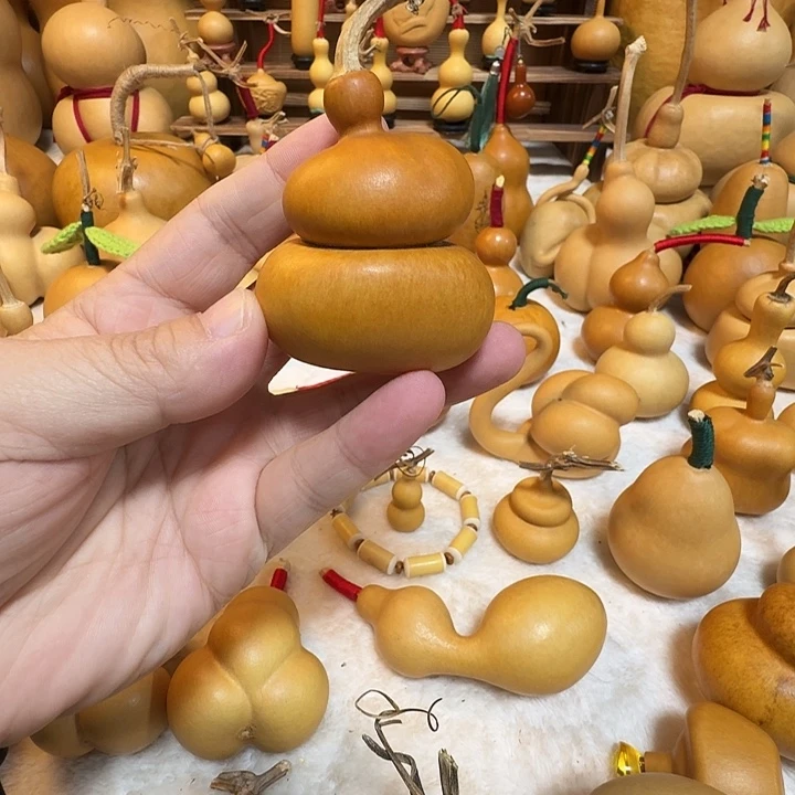 如***初大叶紫檀（黑酸枝木类）