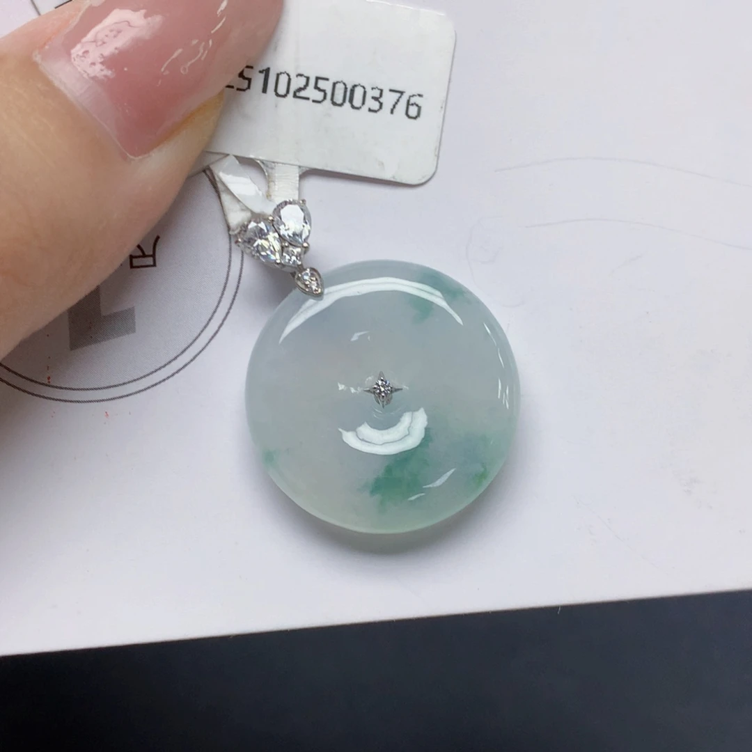 颈饰18K金镶嵌翡翠