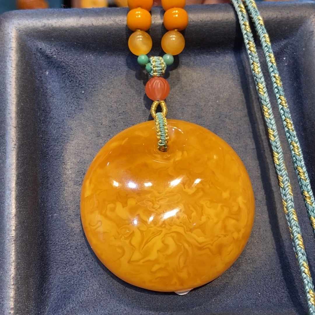 琥珀未镶嵌颈饰蜜蜡