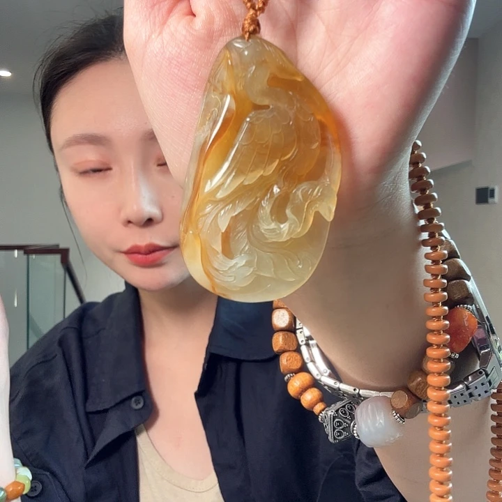 红***未镶嵌蛇纹石玉颈饰