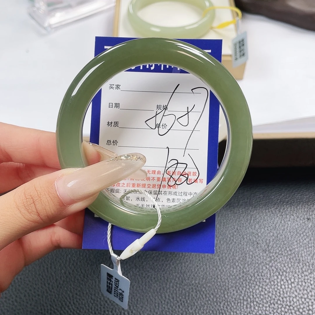 和田玉未镶嵌手镯