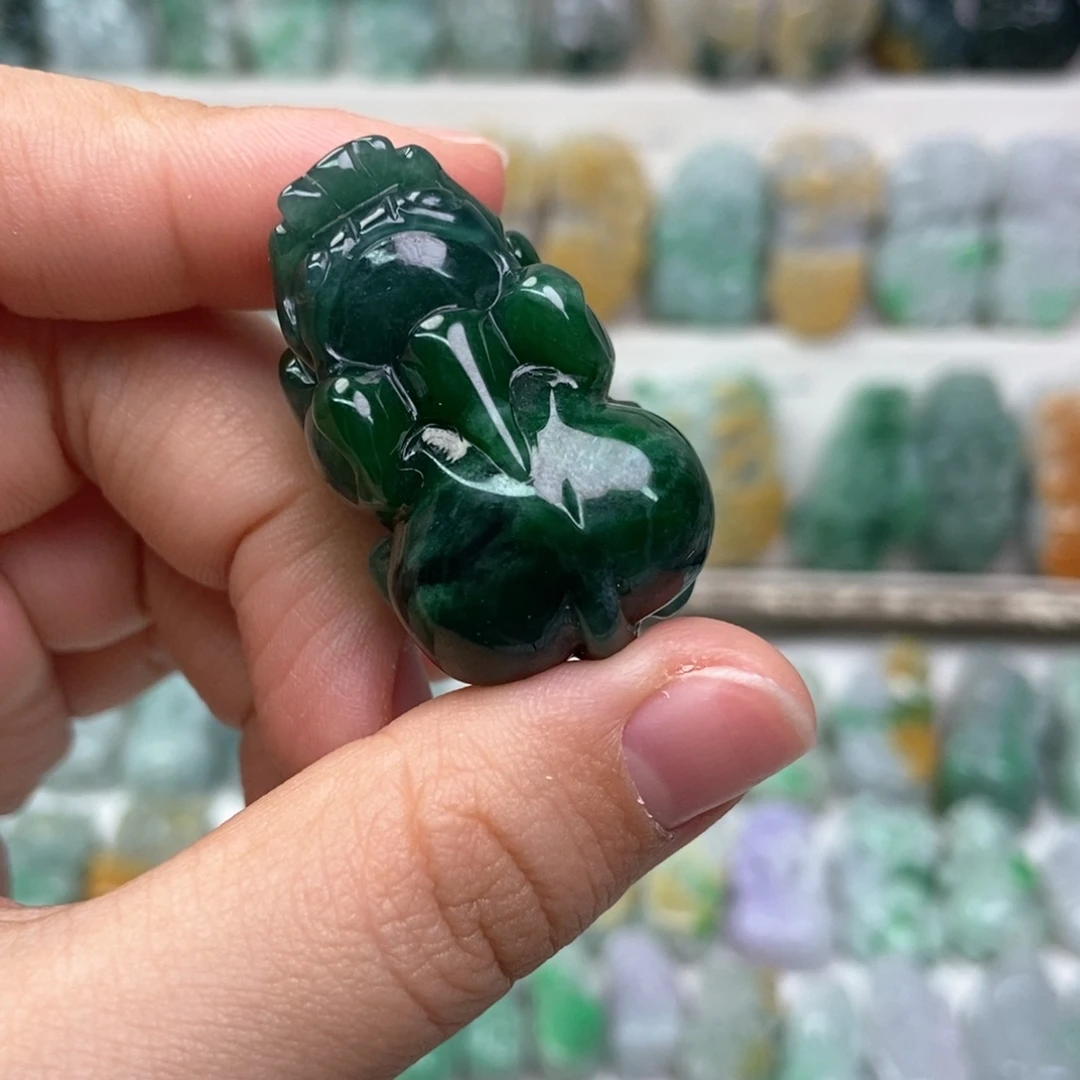 翡翠未镶嵌吊坠(赠链)