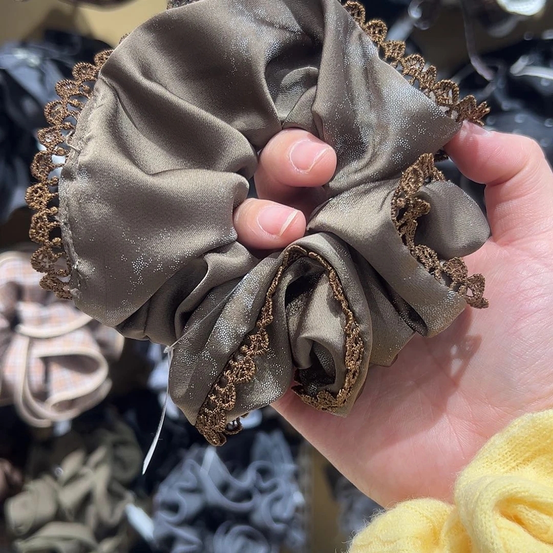 布艺非金属咖色发圈