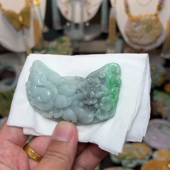 翡翠未镶嵌颈饰吊坠