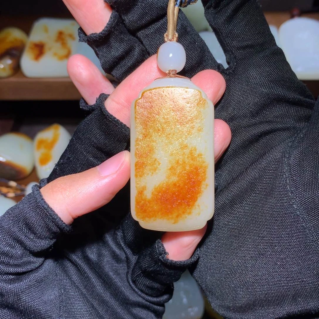 奕***骄颈饰未镶嵌和田玉