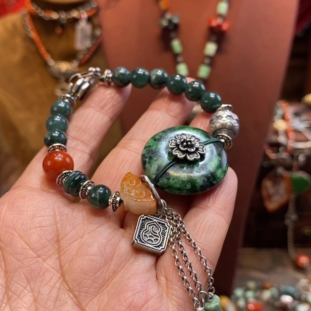 翡翠吊坠(赠链)未镶嵌