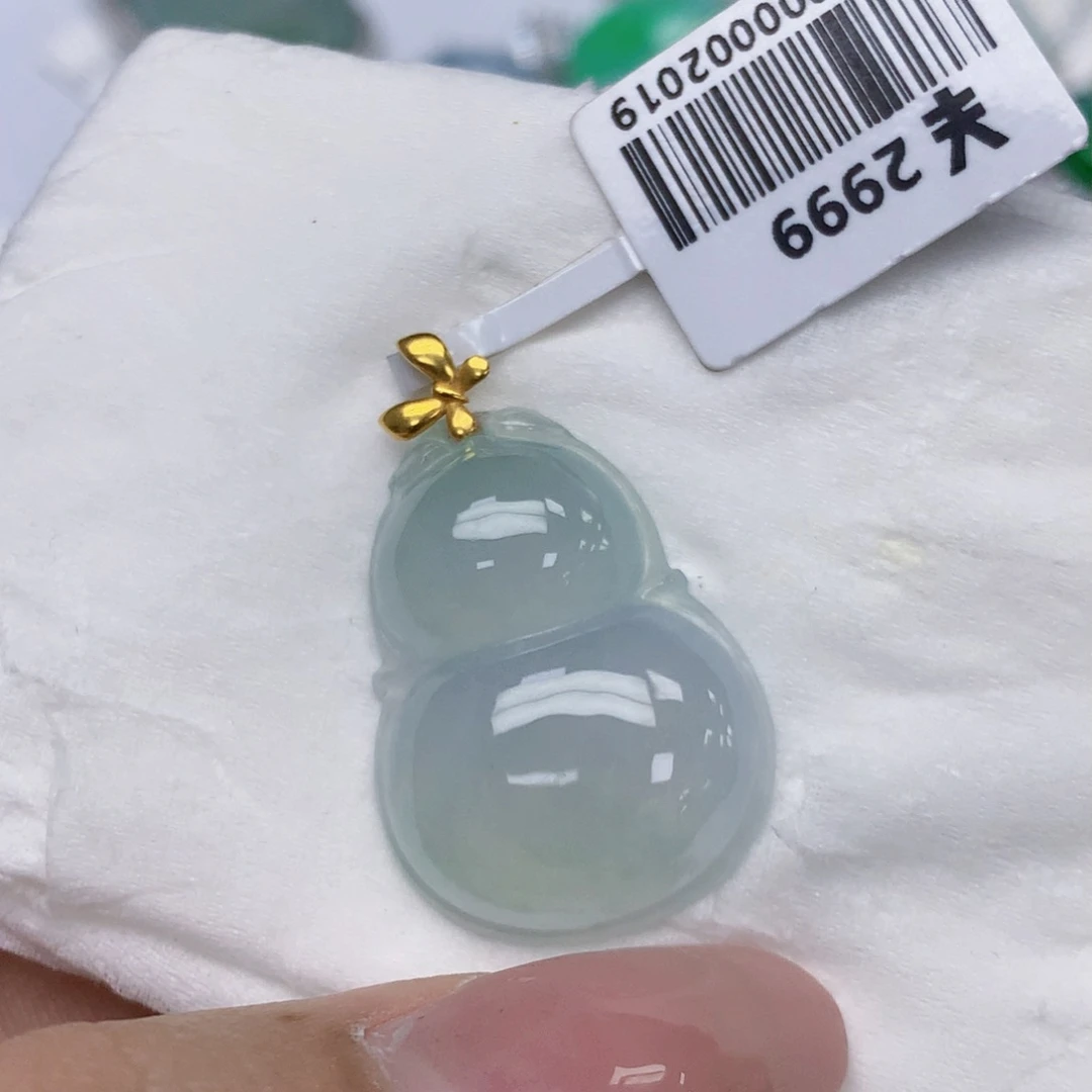 颈饰18K金镶嵌翡翠