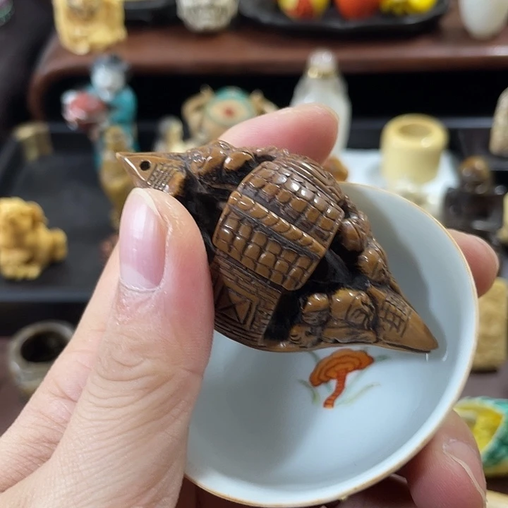 Z***)瓷片精致雕刻工艺精湛