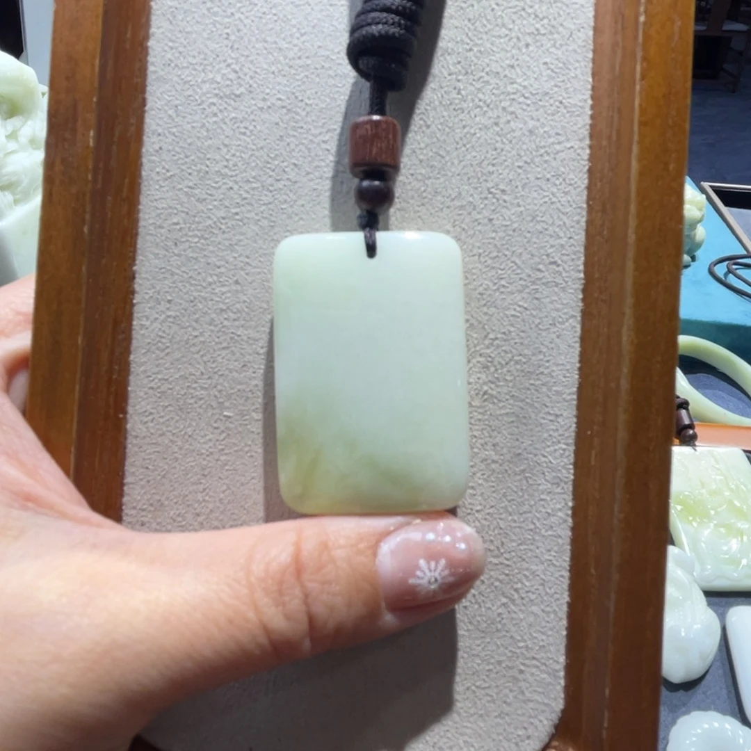 蓝田玉（蛇纹石化大理石玉）颈饰未镶嵌6**?