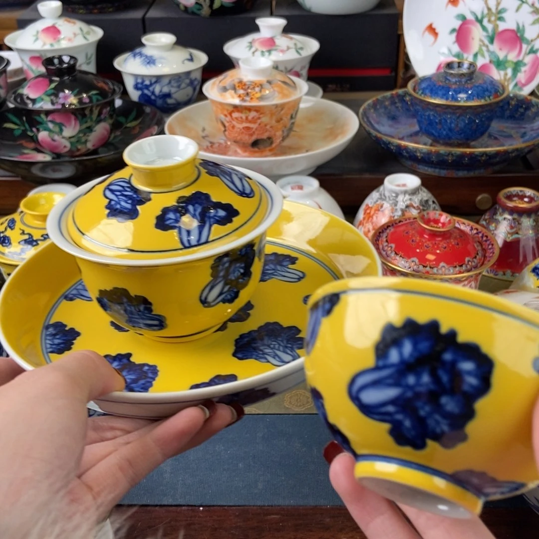 陶瓷艺术家的作品是一个