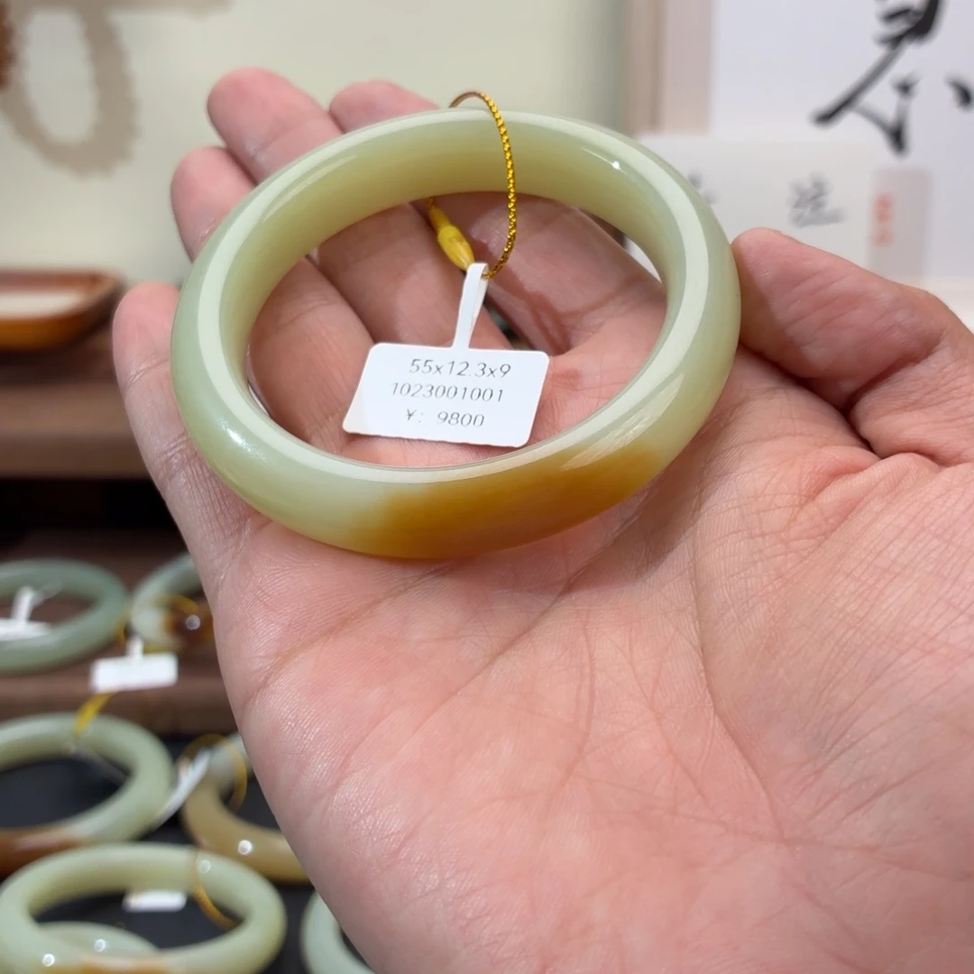 和田玉（糖玉）未镶嵌手镯