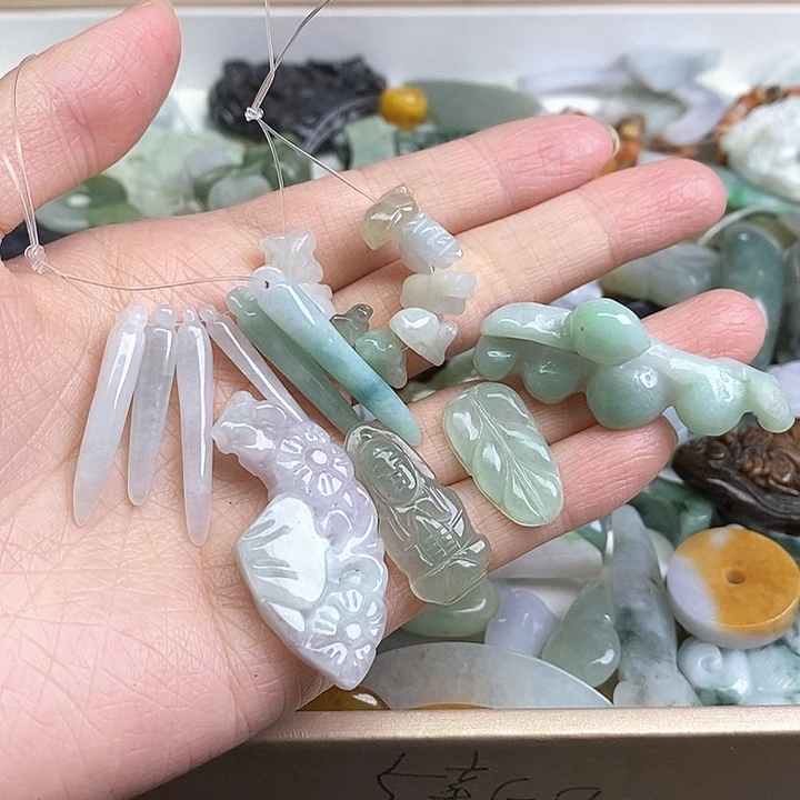梅***店翡翠未镶嵌颈饰天然翡翠