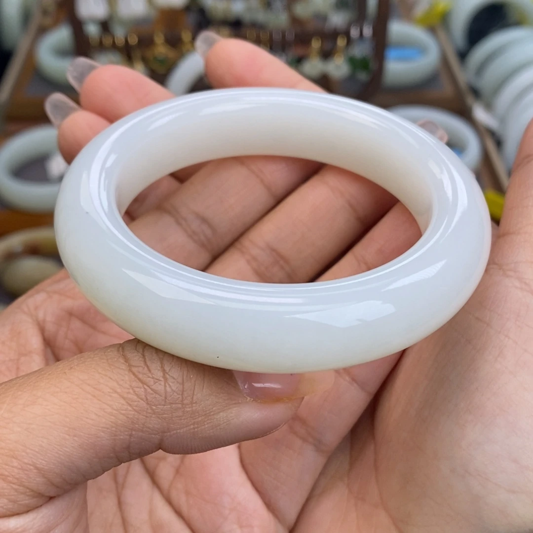 和田玉未镶嵌手镯