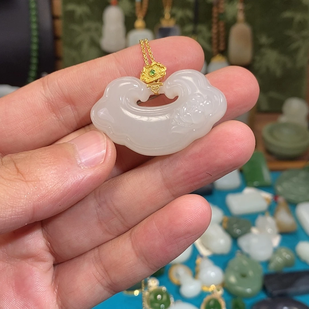 和田玉18K金镶嵌颈饰