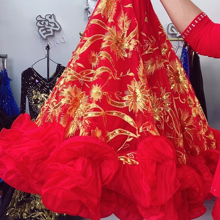 交谊舞的时候也很帅啊