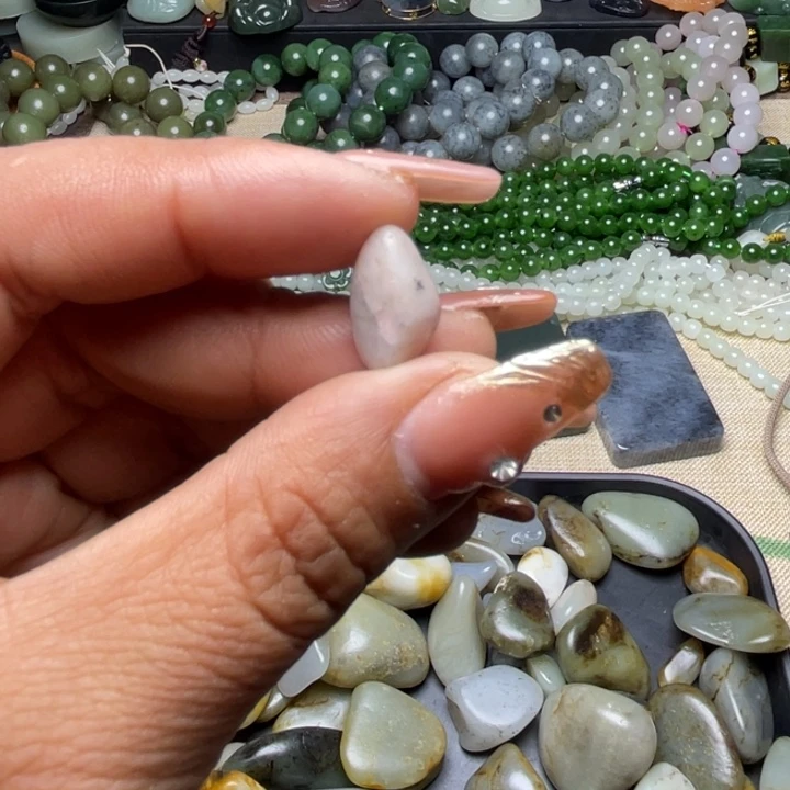 e***o和田玉未镶嵌珠宝半成品