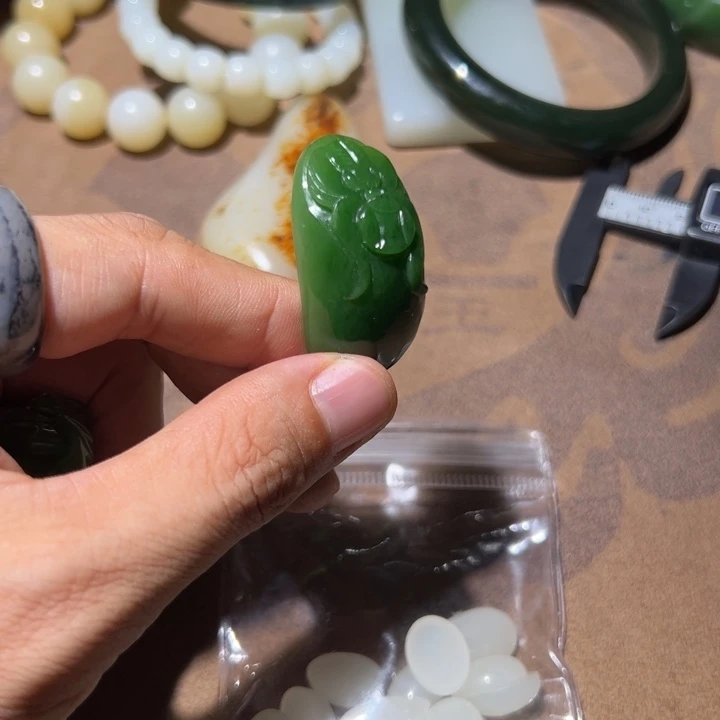 和田玉（糖玉）未镶嵌车挂赵*