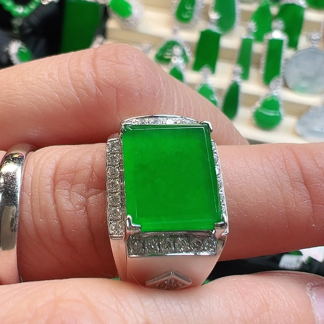 翡翠颈饰18K金镶嵌介指