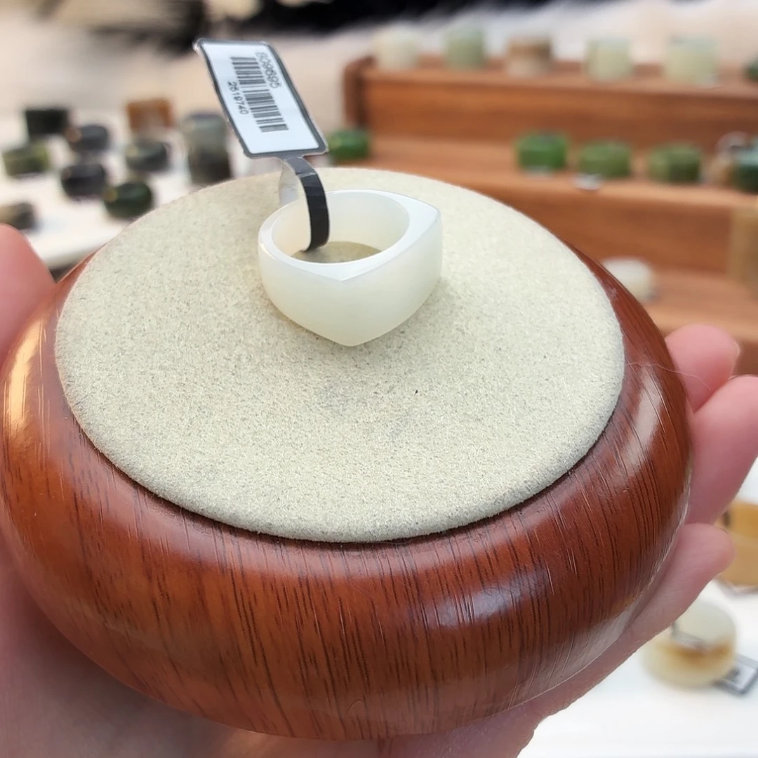 和田玉未镶嵌戒指白色马鞍18.2mmj105