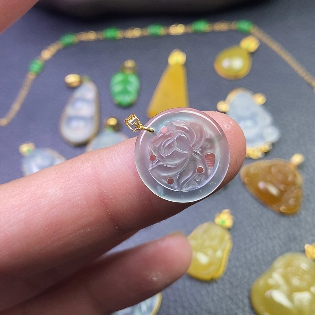 颈饰18K金镶嵌翡翠