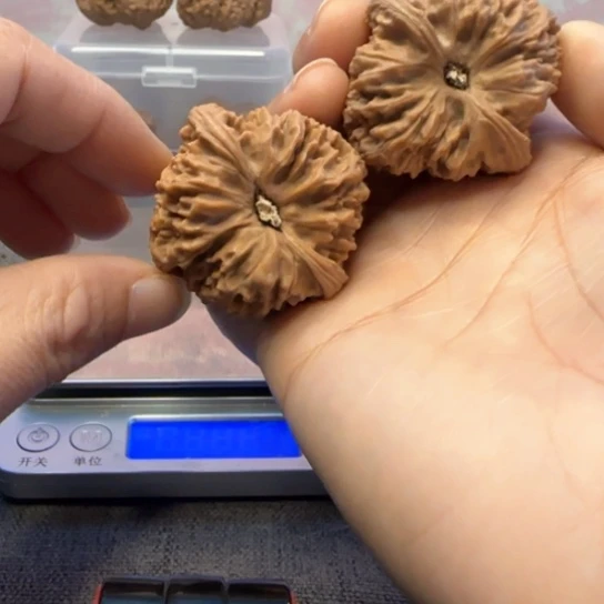 文玩核桃吊坠哈***啦核桃