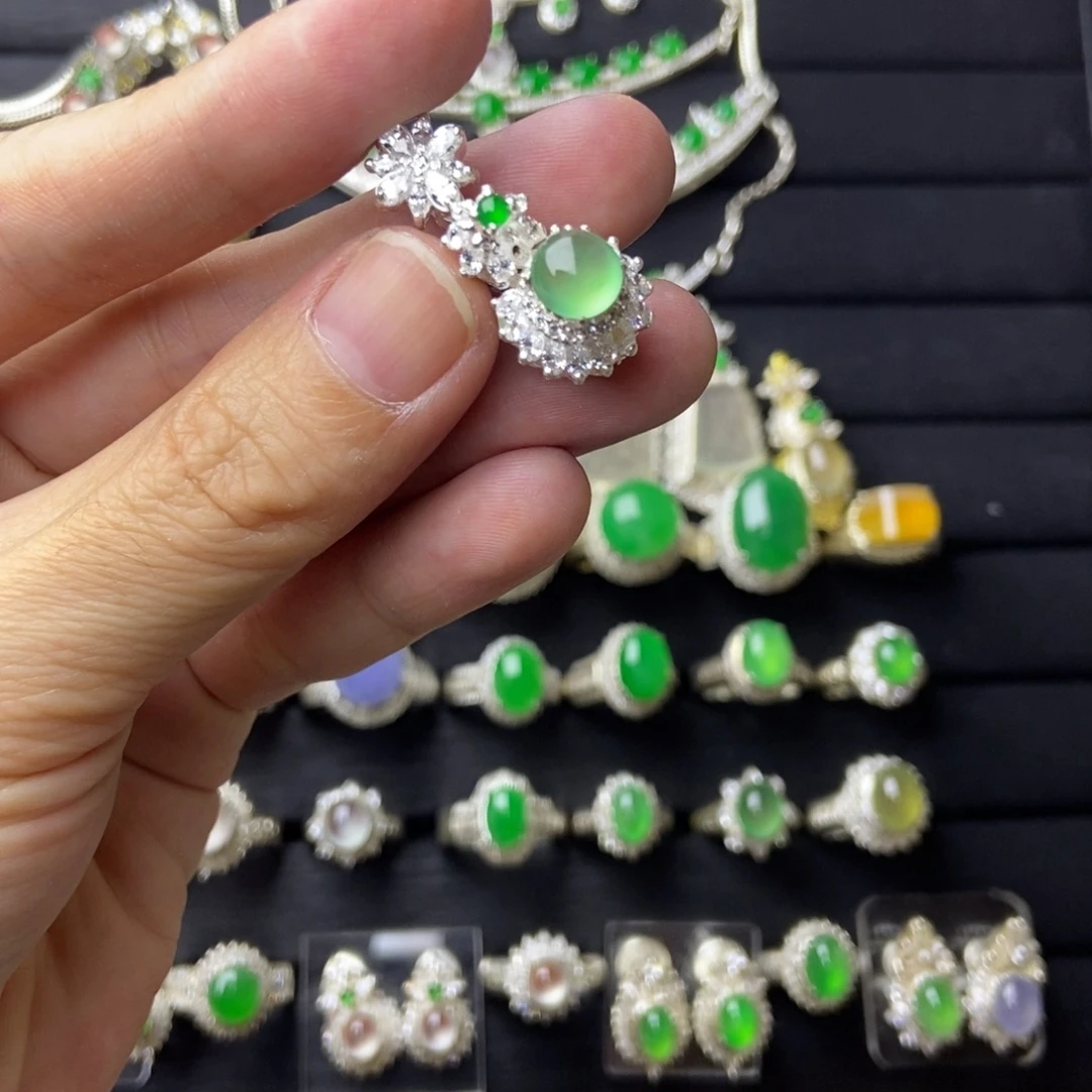 定制翡翠未镶嵌缅A高冰吊坠