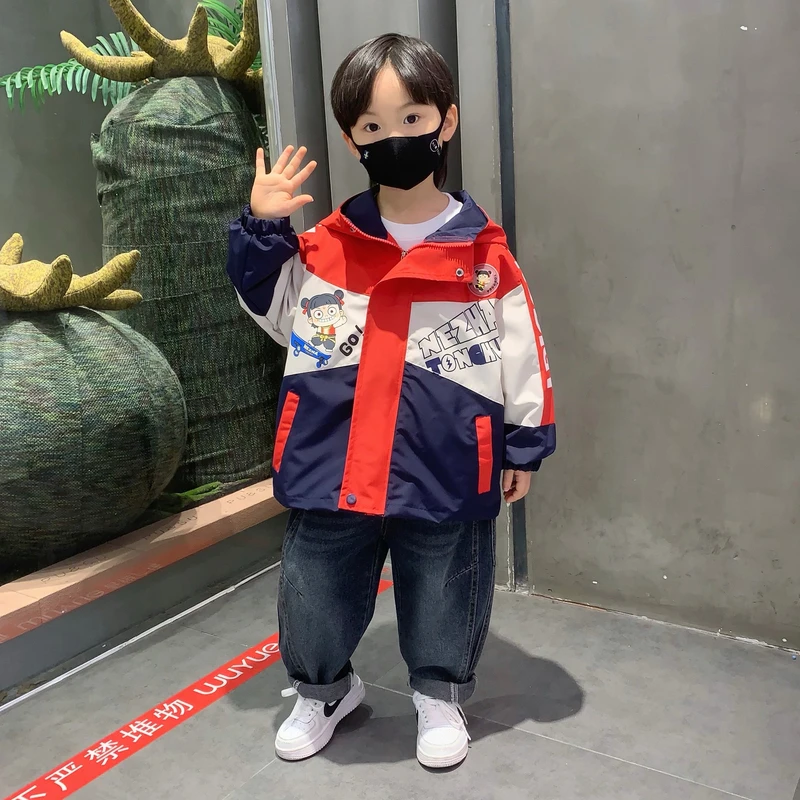 哪吒儿童冲锋衣2025新款秋季休闲时尚男宝上衣男孩外套男童拉链衫