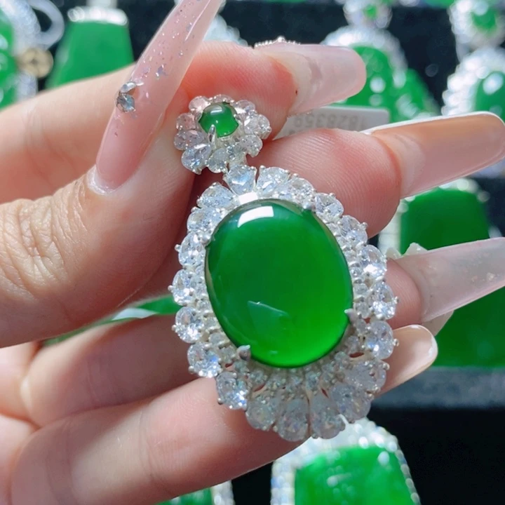 翡翠颈饰银S925镶嵌1828359。   