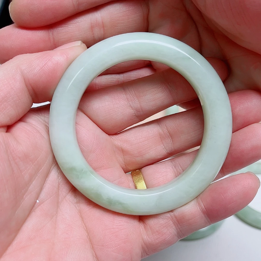 透闪石-蛇纹石玉未镶嵌手镯