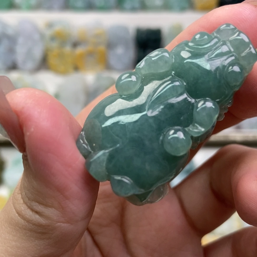 翡翠吊坠(赠链)未镶嵌