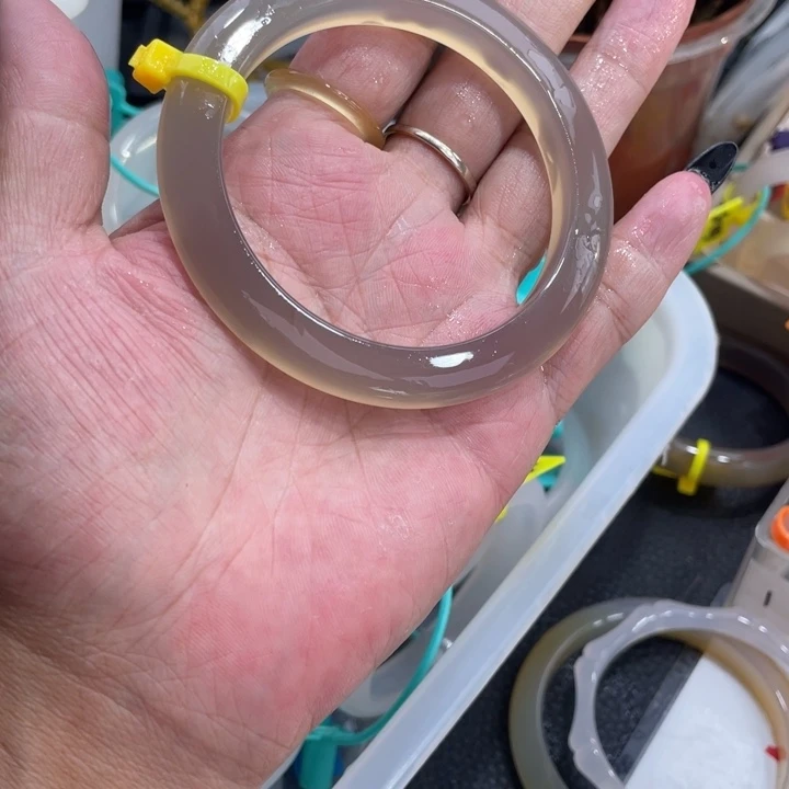 玛瑙/玉髓未镶嵌手镯包容