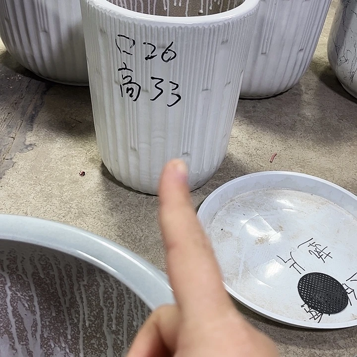 陶瓷大花盆小号一个