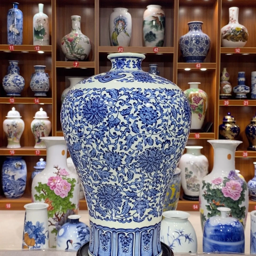 陶摆件纯手工手绘，青花缠枝莲