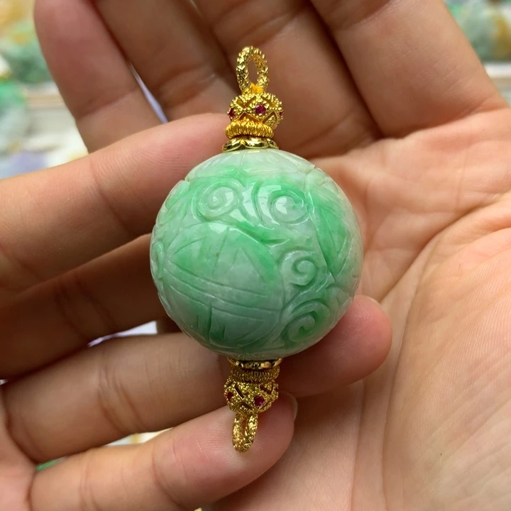 翡翠颈饰未镶嵌翡翠