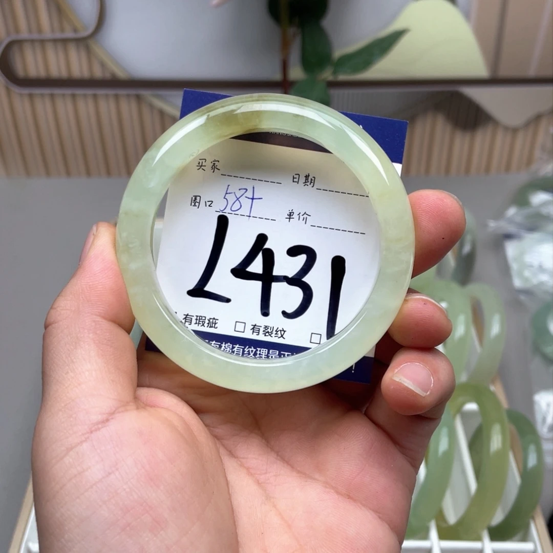 岫玉手镯手镯未镶嵌